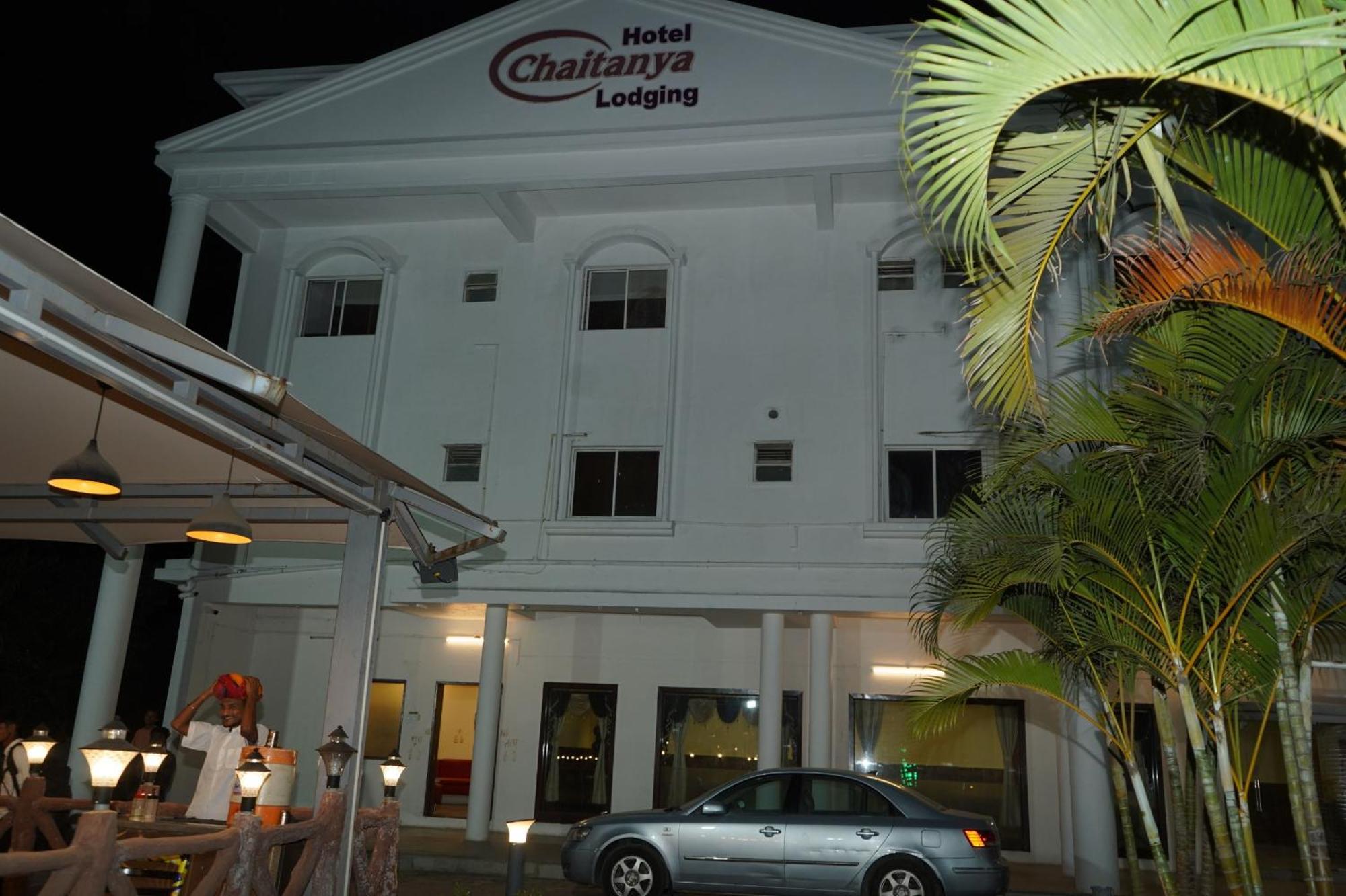 Hotel Chaitanya Lodging Supe Extérieur photo