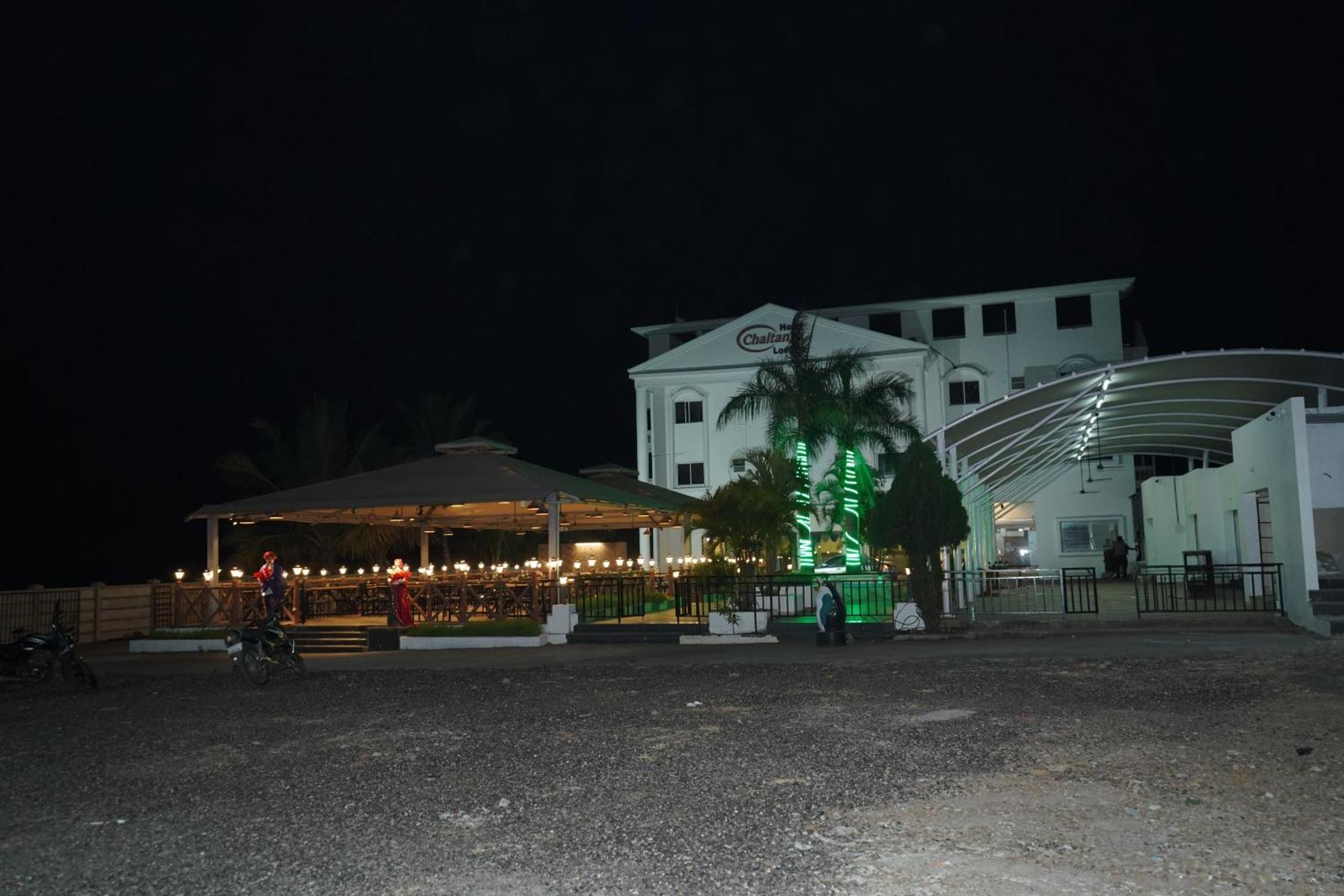 Hotel Chaitanya Lodging Supe Extérieur photo